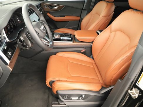 Used 2025 Audi Q8 Prestige w/ Prestige Package image 24