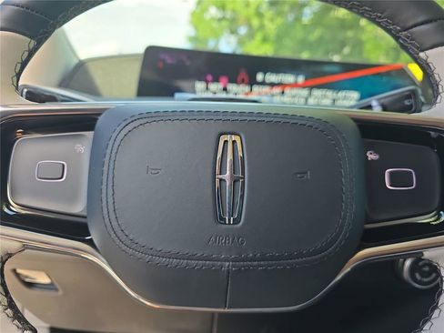 New 2026 Lincoln Navigator Reserve AWD/4WD image 24