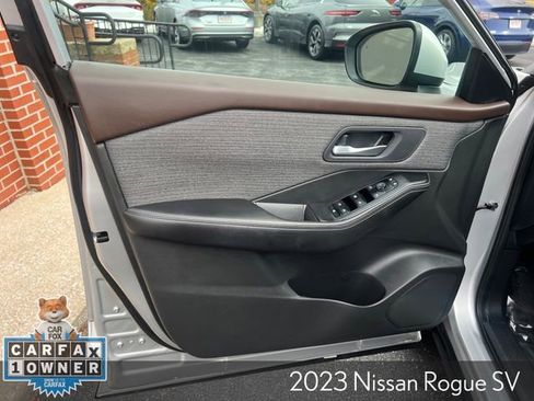 Used 2023 Nissan Rogue SV image 16