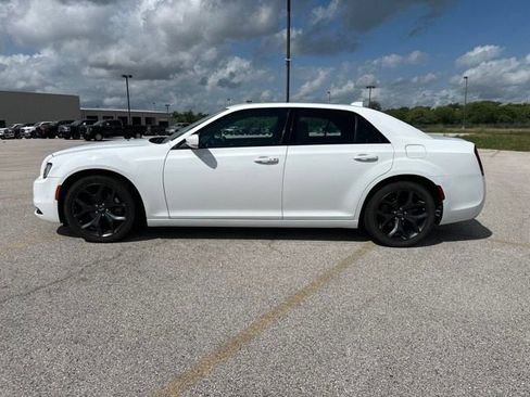 Used 2023 Chrysler 300 S RWD image 2