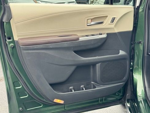 Certified 2021 Toyota Sienna Platinum image 30