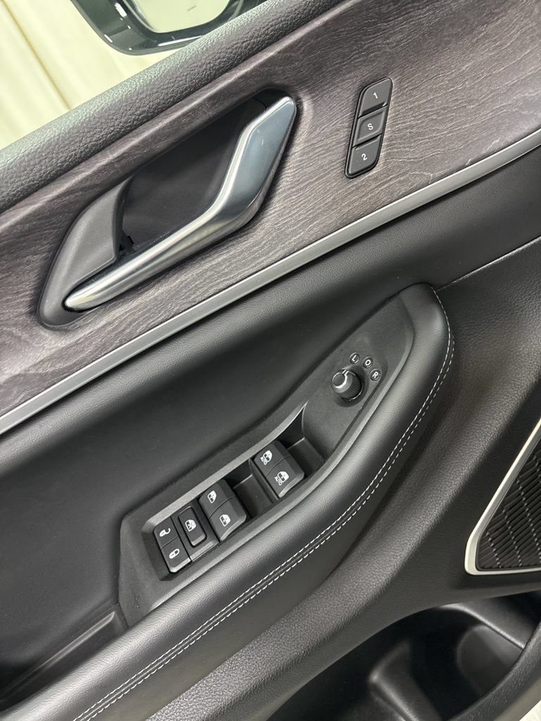 Used 2024 Jeep Grand Cherokee Limited AWD/4WD image 17