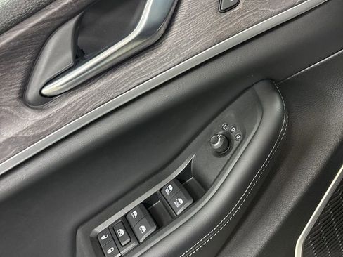 Used 2024 Jeep Grand Cherokee Limited AWD/4WD image 17