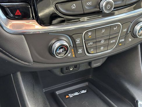 Certified 2023 Chevrolet Traverse LT image 24