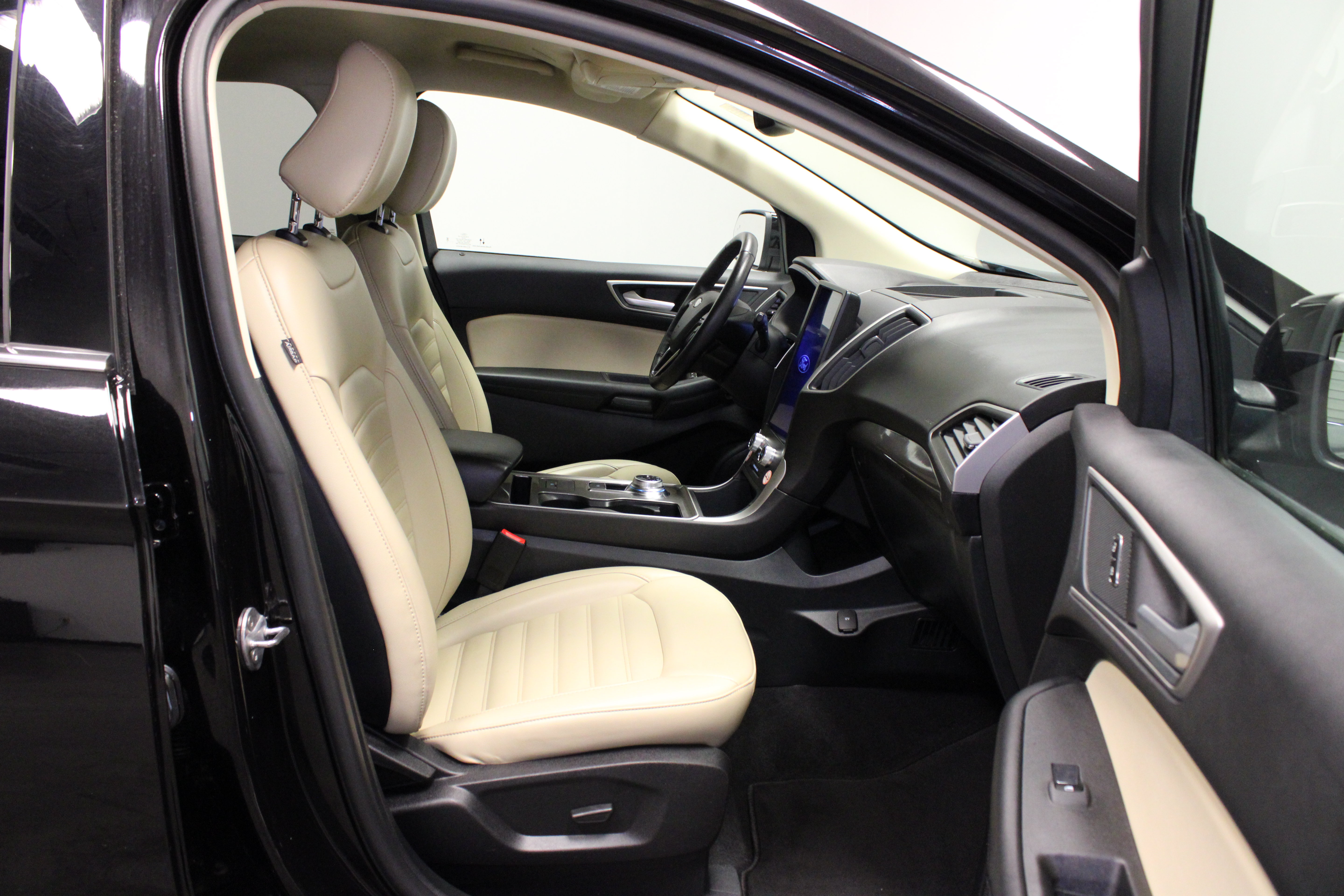 Used 2024 Ford Edge SEL AWD/4WD image 15