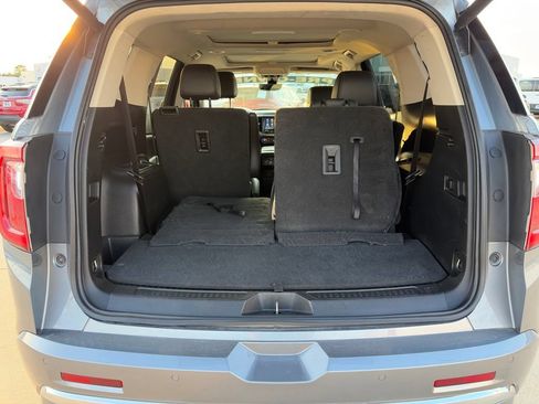 Used 2022 GMC Acadia Denali w/ Denali Technology Package FWD image 11