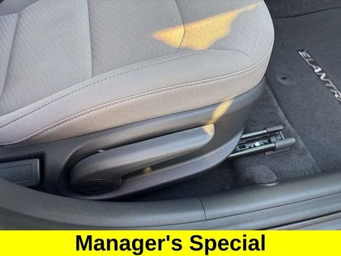 Used 2019 Hyundai Elantra SE image 36