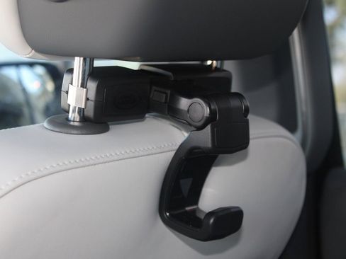 Certified 2025 Land Rover Defender 130 X-Dynamic SE image 39