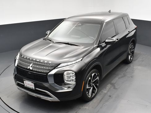 Used 2023 Mitsubishi Outlander SE image 22