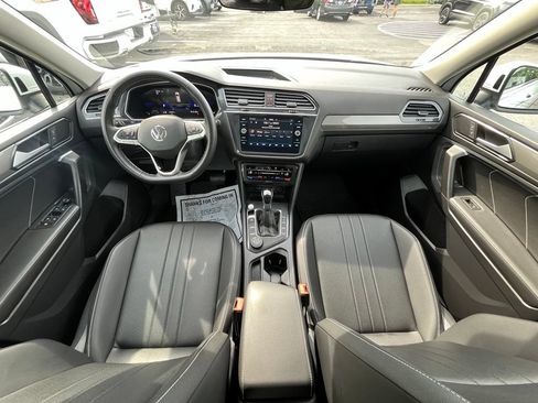 Certified 2023 Volkswagen Tiguan SE w/ Panoramic Sunroof Package AWD/4WD image 14