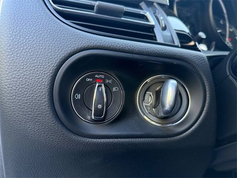 Used 2023 Porsche Macan image 12