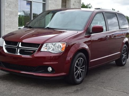 Used 2019 Dodge Grand Caravan SXT FWD image 16
