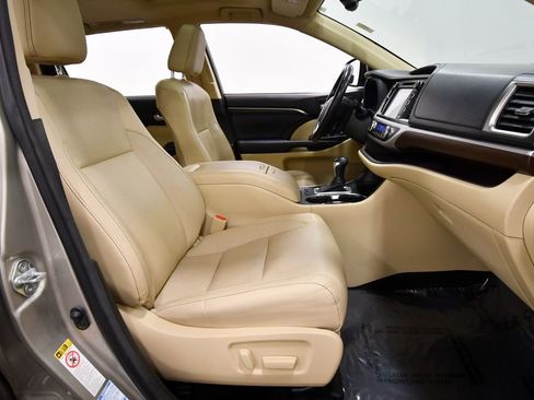 Used 2015 Toyota Highlander Limited AWD/4WD image 19