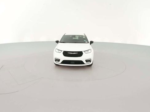 New 2026 Chrysler Pacifica Select image 2