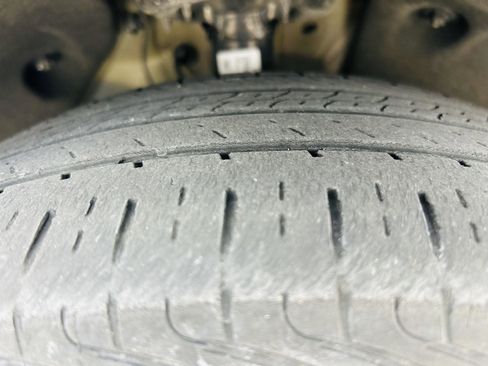 Used 2024 Kia Carnival LX image 39