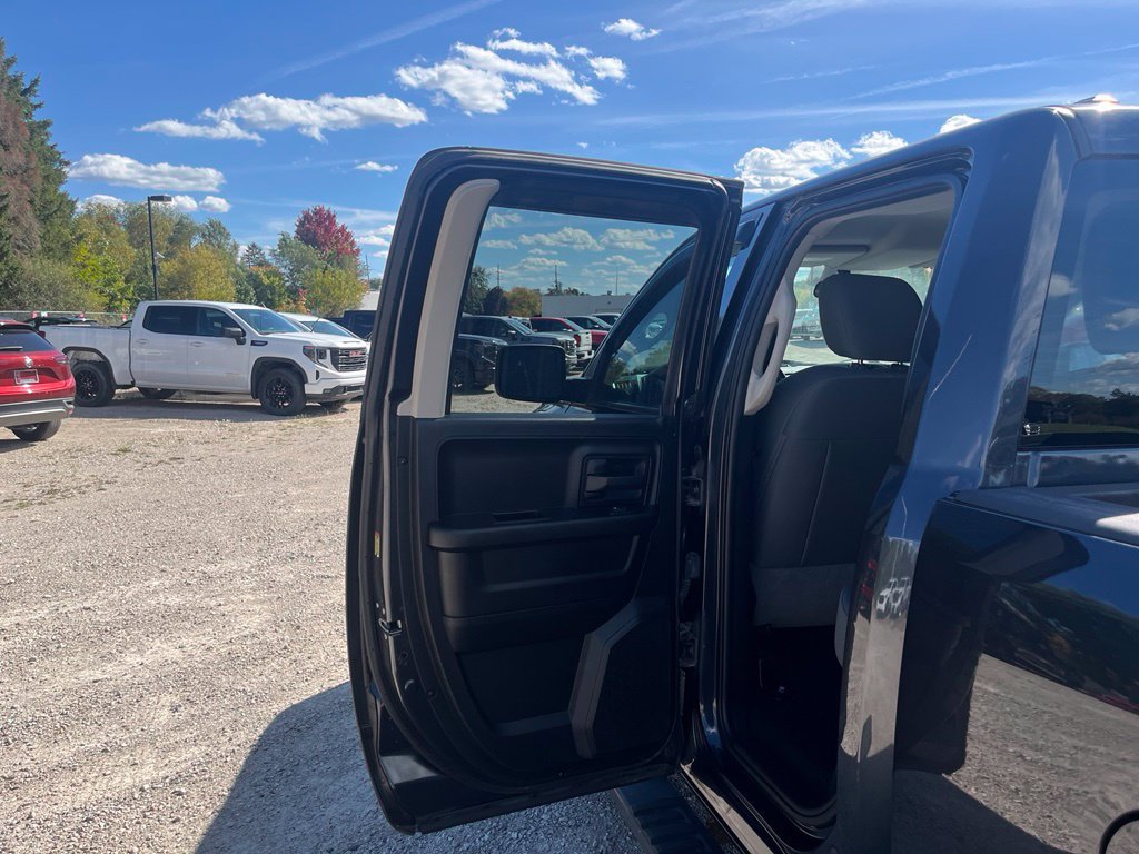 Used 2018 RAM 1500 ST w/ SXT Appearance Group AWD/4WD image 28