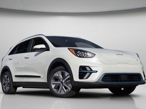 Used 2022 Kia Niro EX w/ Cold Weather Package image 2