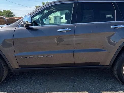 Used 2021 Jeep Grand Cherokee Limited AWD/4WD image 3