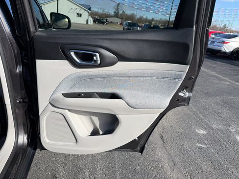 Used 2022 Jeep Compass Latitude w/ Convenience Group image 18