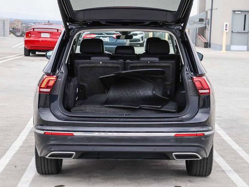 Used 2018 Volkswagen Tiguan SEL Premium FWD image 30
