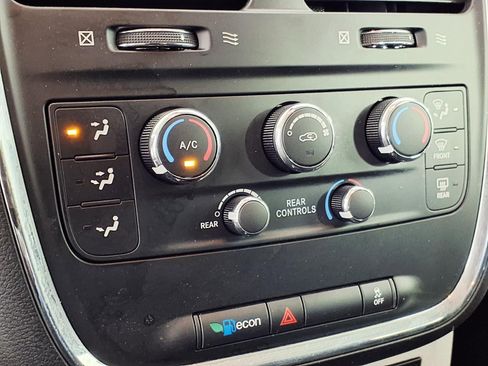 Used 2020 Dodge Grand Caravan SE image 23