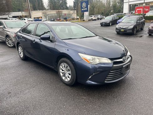 Used 2016 Toyota Camry LE image 2