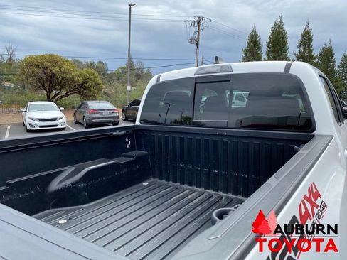 Used 2023 Toyota Tacoma TRD Off-Road w/ Technology Package AWD/4WD image 12