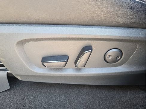 Used 2024 Nissan Pathfinder SL AWD/4WD image 16