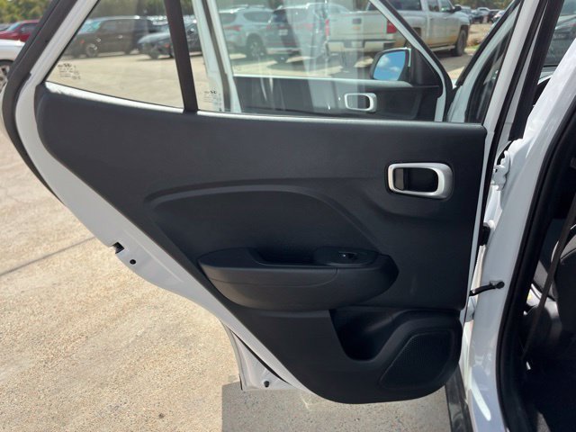 Used 2026 Hyundai Venue SE FWD image 14