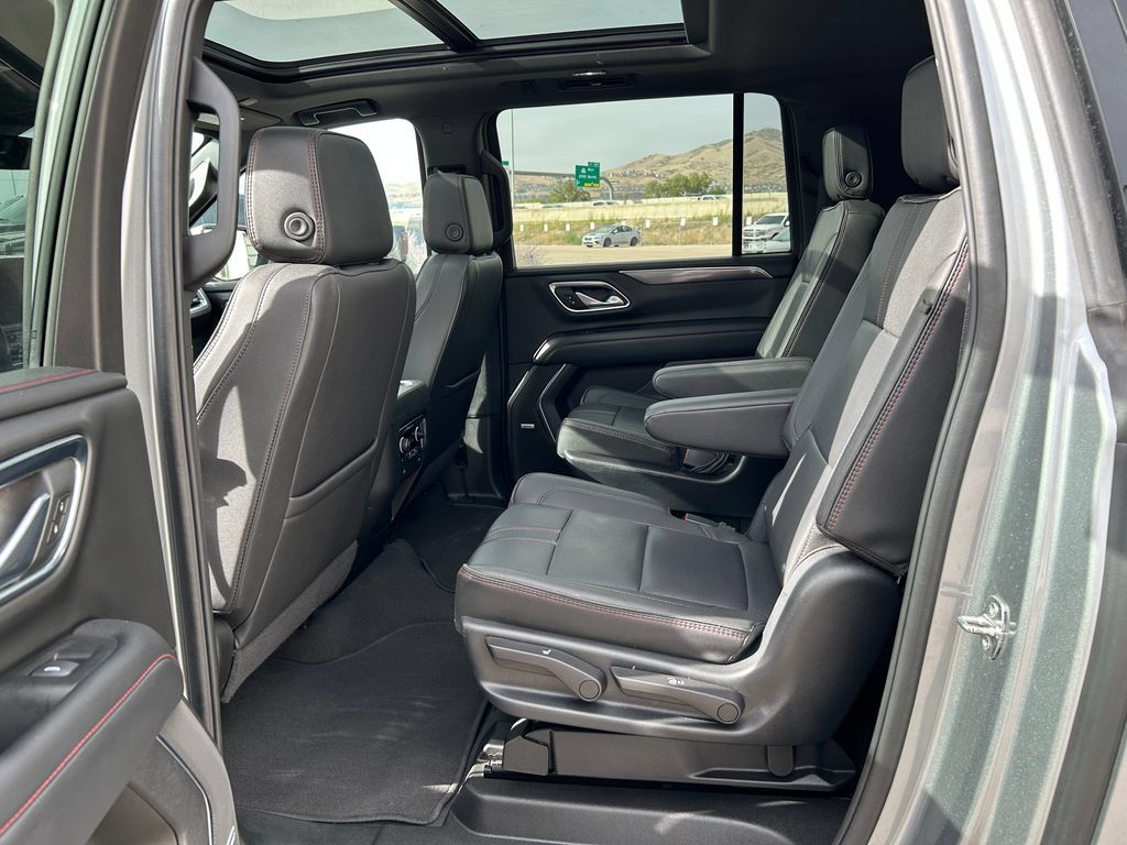 Used 2024 Chevrolet Suburban RST w/ Luxury Package AWD/4WD image 10