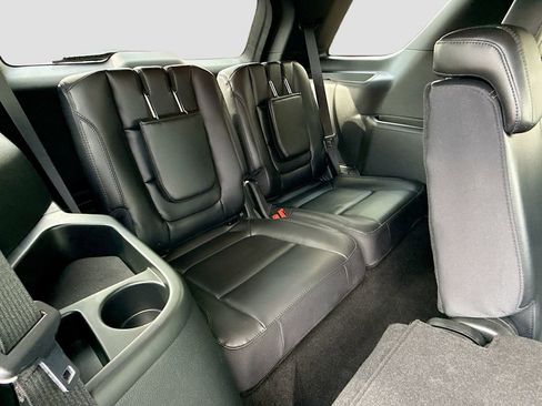 Used 2018 Ford Explorer XLT w/ Equipment Group 202A image 27