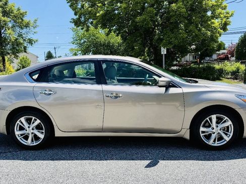 Used 2013 Nissan Altima 2.5 SL w/ Technology Pkg FWD image 4