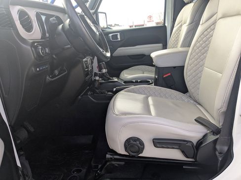 Used 2023 Jeep Wrangler Unlimited Sahara image 26