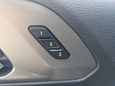 Used 2025 Chrysler Pacifica Select FWD image 11