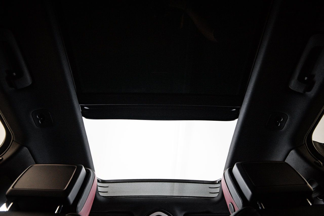 Certified 2023 Porsche Macan AWD/4WD image 30