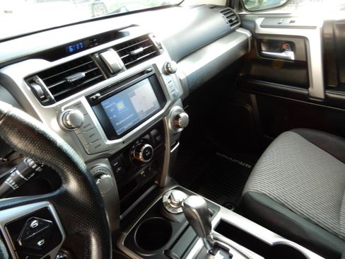 Used 2018 Toyota 4Runner SR5 AWD/4WD image 15