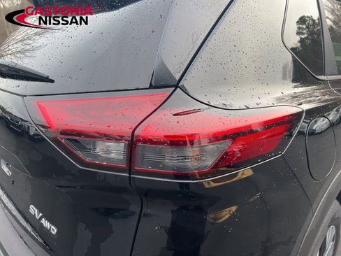Used 2023 Nissan Rogue SV image 18