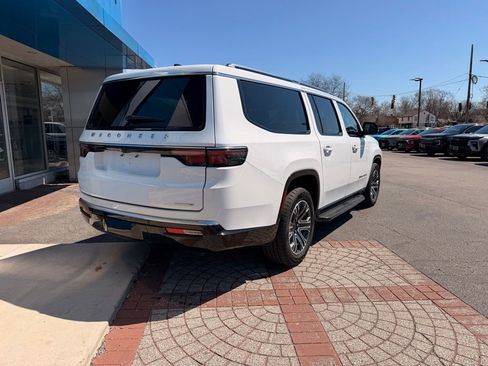 Used 2024 Jeep Wagoneer L Series II w/ Flexible Seating Group image 7