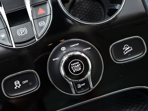 Used 2020 Bentley Bentayga V8 image 35