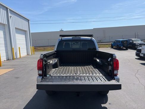 Used 2023 Toyota Tacoma SR5 w/ Technology Package image 10