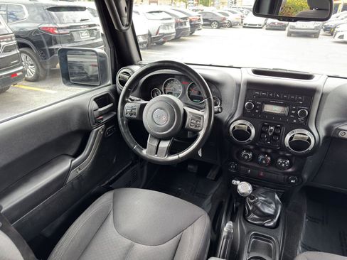 Used 2017 Jeep Wrangler Unlimited Sport w/ Quick Order Package 23S AWD/4WD image 32