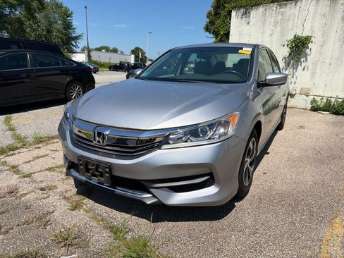 Used 2017 Honda Accord LX image 7