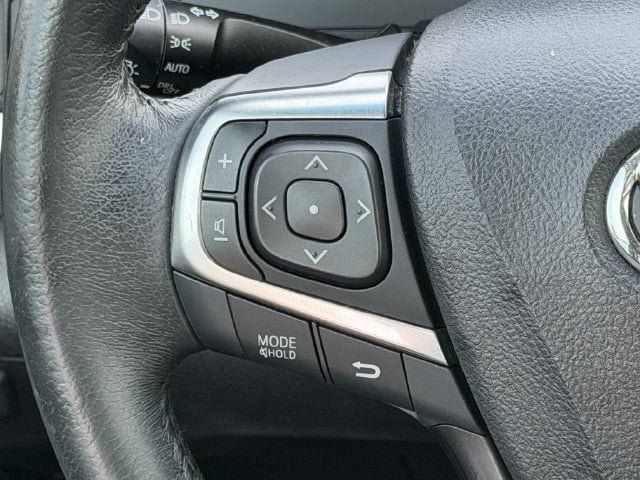 Used 2017 Toyota Camry SE w/ Moonroof Package FWD image 13