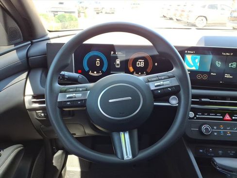 Certified 2025 Hyundai Santa Cruz SE image 17