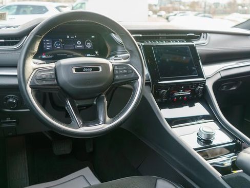 Used 2022 Jeep Grand Cherokee Altitude image 13