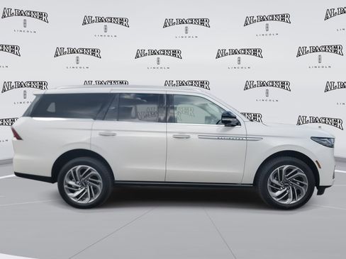 New 2026 Lincoln Navigator Reserve image 6