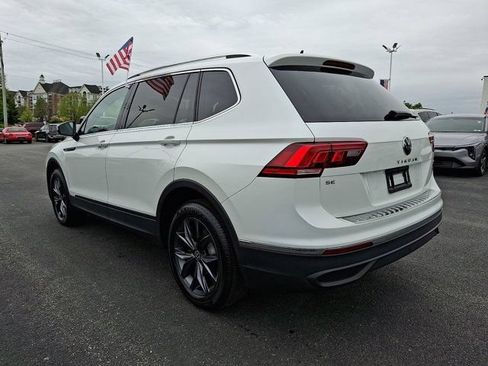 Certified 2023 Volkswagen Tiguan SE w/ Panoramic Sunroof Package AWD/4WD image 4