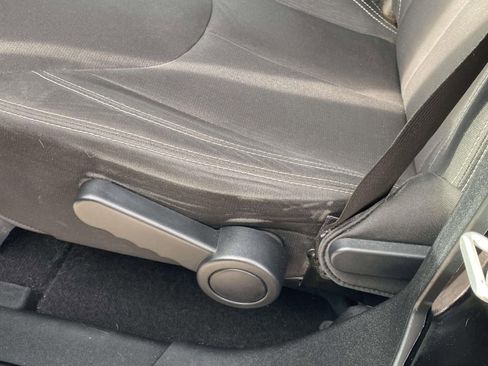 Used 2016 Jeep Wrangler Unlimited Sahara w/ Connectivity Group image 15