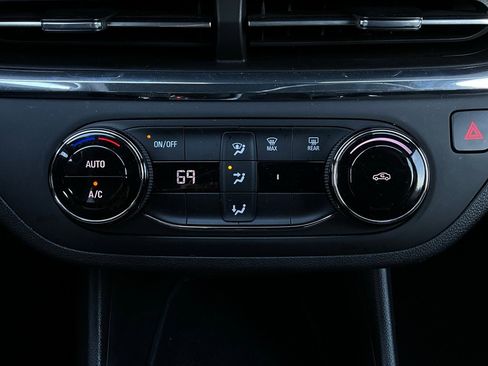 Used 2025 Buick Envista Preferred image 26