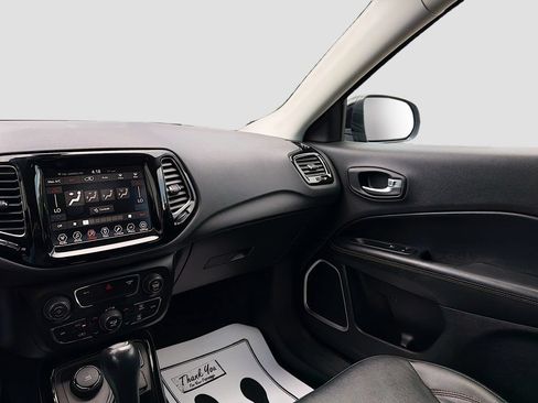 Used 2018 Jeep Compass Limited AWD/4WD image 23